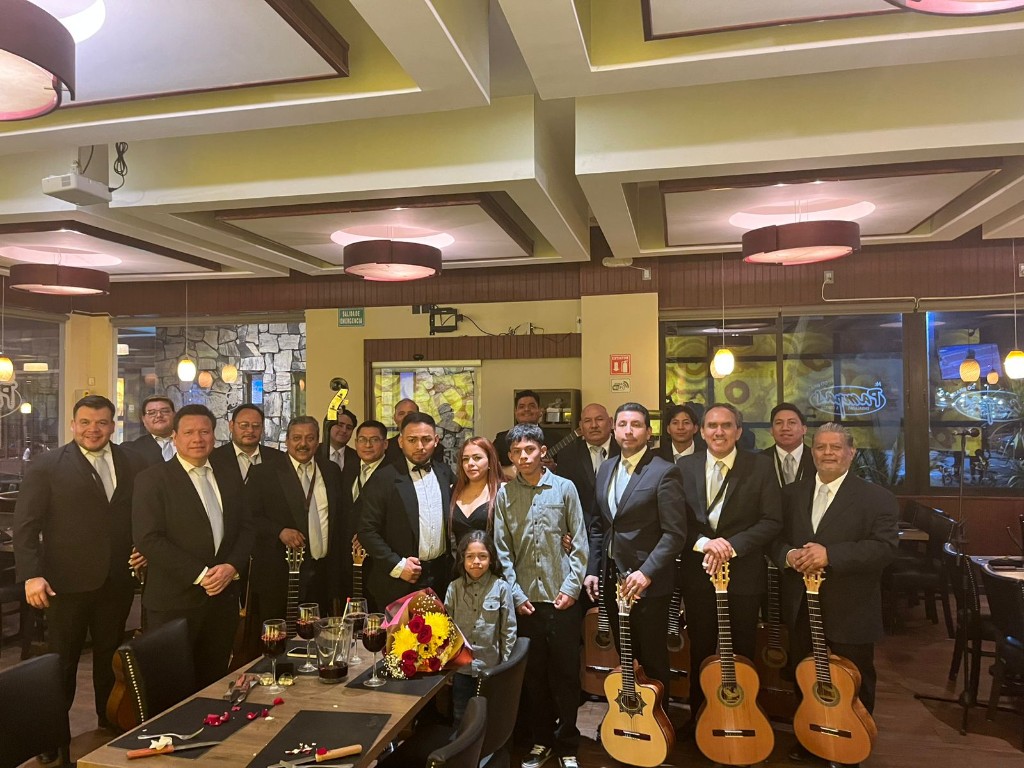 Rondalla Nostalgia en propuesta matrimonial